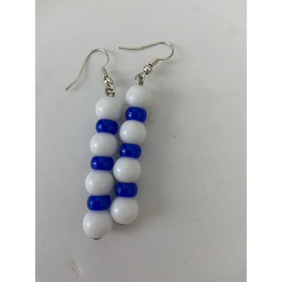 blue and white earrings - Picture 4 of 4